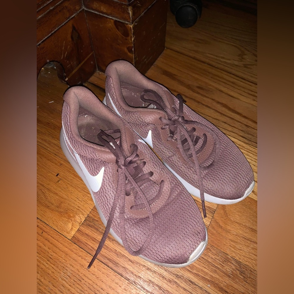 Nike tennis shoes